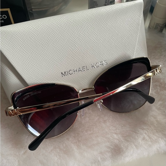 Michael Kors San Leone Sunglasses with case, card and lens cloth. Never used - Picture 3 of 7